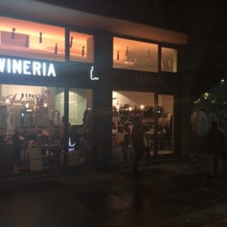 Wineria - L'entrata su Piazza Caneva.