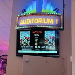 Gresham Cinema and Wunderland - Movie theater.