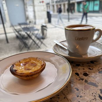 Castro - Atelier de Pasteis de nata - Egg custard with cappuccino - Delicatessen Near Me - Lisbon, 11