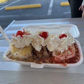 Dairy Kurl - Boat split - Ice Cream & Frozen Yogurt Near Me - Clearwater, Florida
