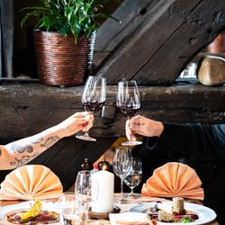 Restaurant Zvonice - Večeře pod původním zvonem Sv. Maria z roku 1518. Absolutně unikátní zážitek
