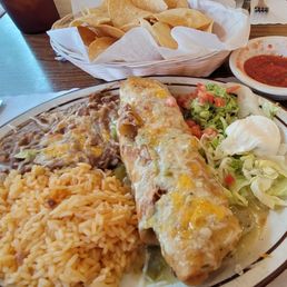 Beef chimichanga plate. Everything tasted fresh and the little scoop of guac was YUM. Beef chimichanga plate. Everything tasted fresh and the little scoop of guac was YUM.