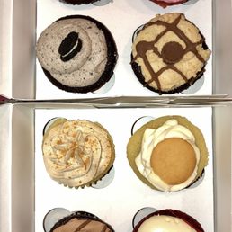 a dozen cupcakes in a box a dozen cupcakes in a box