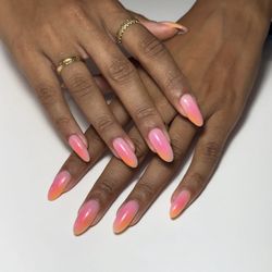 Noor Nail Bar - Gel Manicure with Aura Design