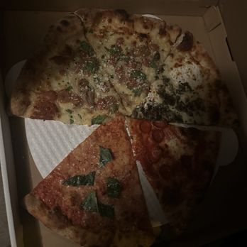 Mad Pie - Pizza Near Me - Honolulu, Hawaii