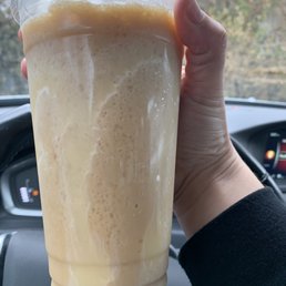 White chocolate blended coffee with almond milk (large) White chocolate blended coffee with almond milk (large)