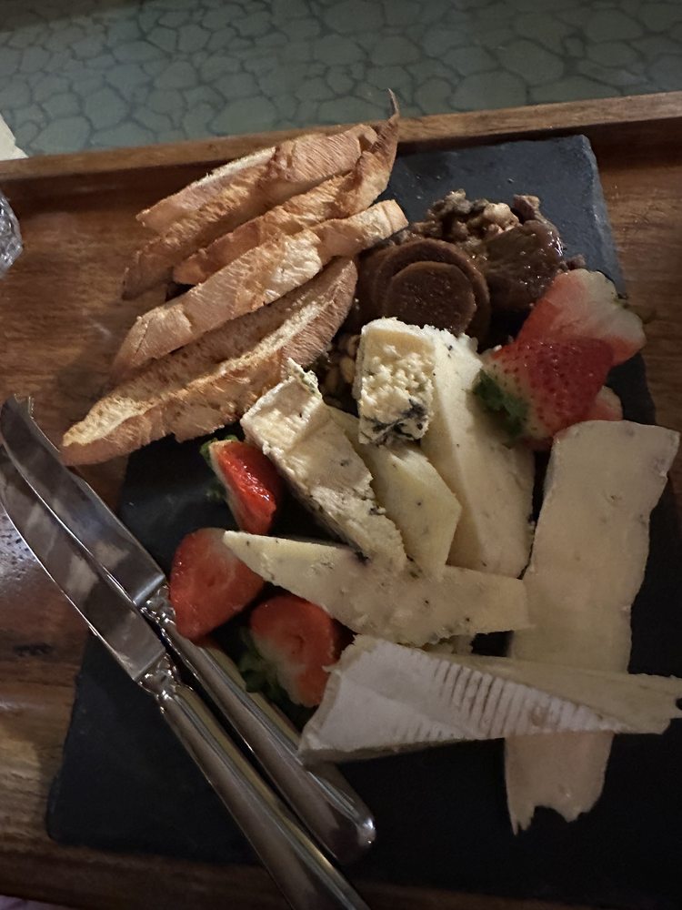 HAMERS HOTEL BAR AND GRILL 31 Esplanade, Strahan Tasmania, Australia