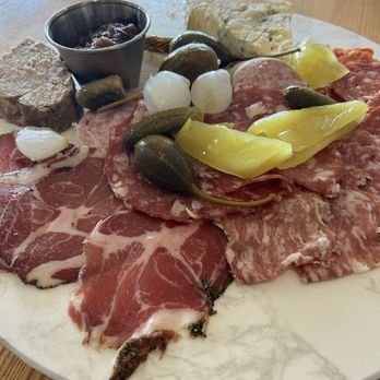 Russell's on Lake Ivanhoe - American Near Me - Orlando, Florida