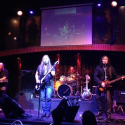 Stones Music Bar - Frankstein tocando "Suspicious Minds" (Elvis) [e dps veio "Great Balls of Fire" (JerryLee),"I'm a Believer" e assim por diant ;)