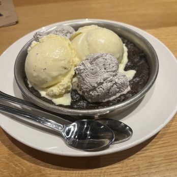 BJ's Restaurant & Brewhouse - cookies and cream pazooki - Breweries Near Me - Jacksonville, Florida