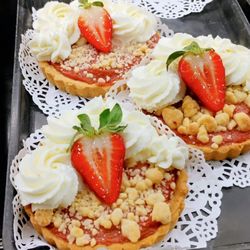 Hollerbach's German Market - Strawberry crumble cake