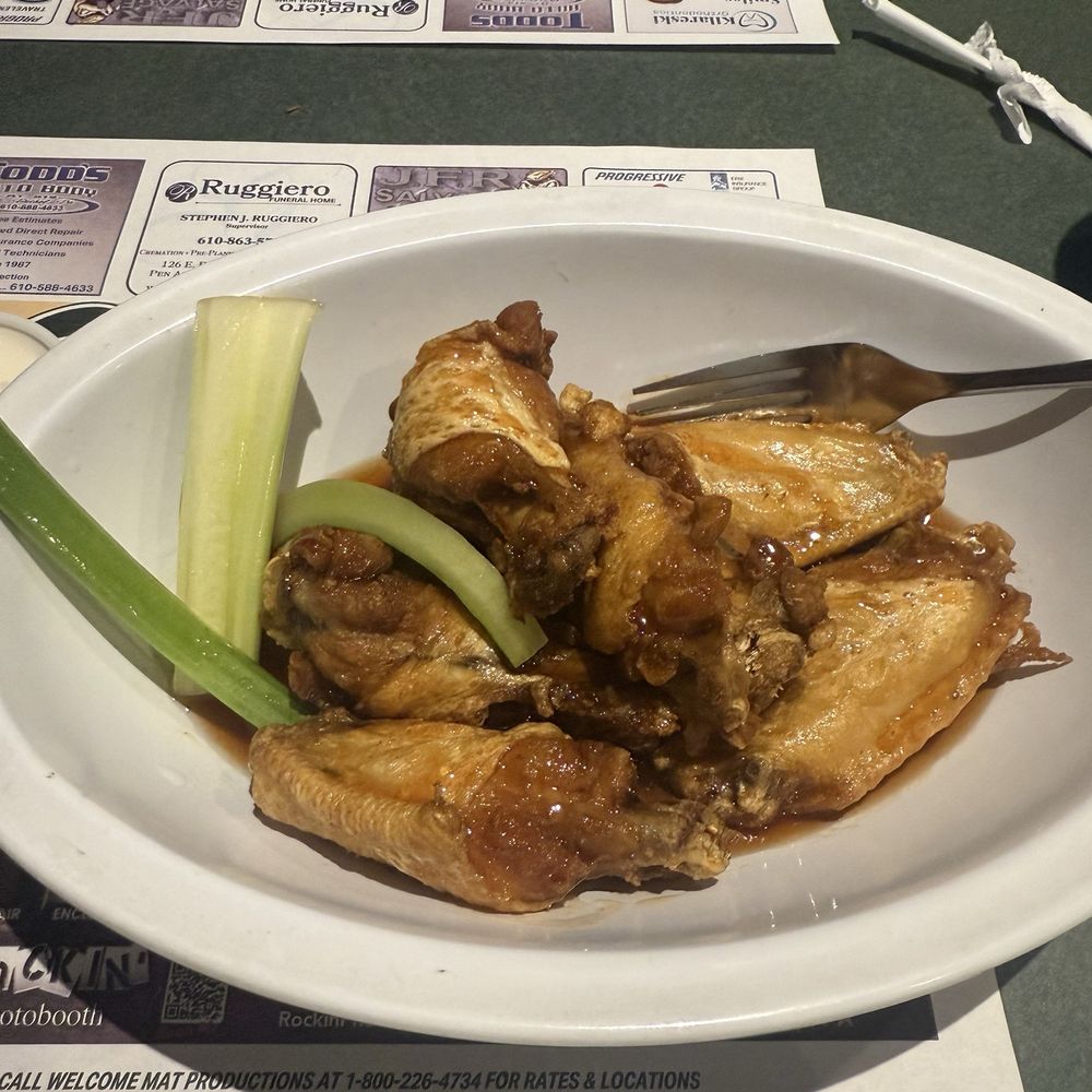 Detzi's Tavern - Detzi's Famous Wings - American Near Me - Wind Gap, Pennsylvania