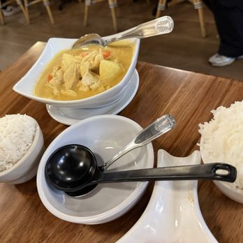 Amazing Siam Thai restaurant - 1. Golden Curry (Chicken) - Thai Near Me - Tarzana, California Amazing Siam Thai restaurant - 1. Golden Curry (Chicken) - Thai Near Me - Tarzana, California