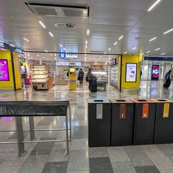 Helsinki-Vantaan Lentoasema - Airports Near Me - Vantaa, 18