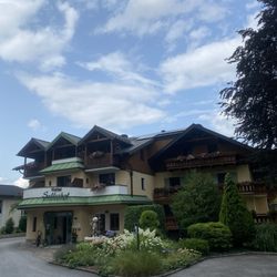 Hotel Sallerhof - Hotel frontage