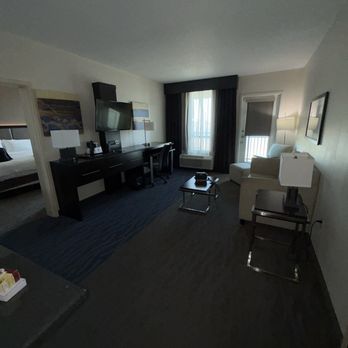 Holiday Inn Paducah Riverfront - King suite - Hotels Near Me - Paducah, Kentucky