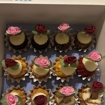 Nothing Bundt Cakes - Valentine's Present Flowers Bundtinis® - Signature Assortment and Toppers - Desserts Near Me - Frisco, Texas Nothing Bundt Cakes - Valentine's Present Flowers Bundtinis® - Signature Assortment and Toppers - Desserts Near Me - Frisco, Texas