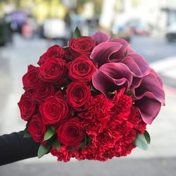 Flower Station - Luxury roses and Calla lilies bouquet