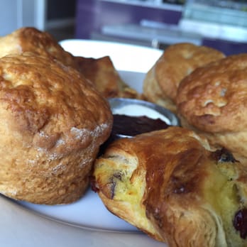 Ruelo Patisserie - Coffee & Tea Near Me - Toronto, Ontario