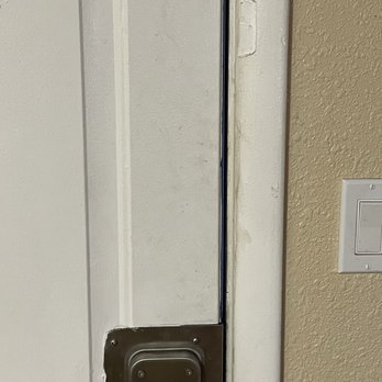 Lakeview Lodge Motel - Broken lock filth all over the door - Bed & Breakfast Near Me - Lakeview, Oregon Lakeview Lodge Motel - Broken lock filth all over the door - Bed & Breakfast Near Me - Lakeview, Oregon