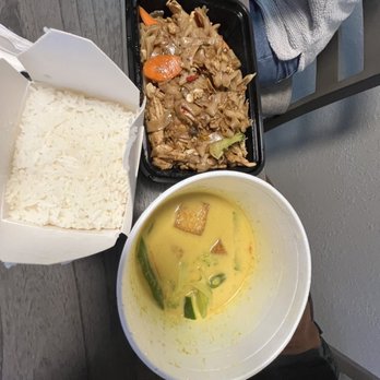 Thai Cuisine - 43. Pad See Eew with chicken, curry, and white rice - Thai Near Me - Turlock, California Thai Cuisine - 43. Pad See Eew with chicken, curry, and white rice - Thai Near Me - Turlock, California