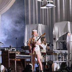 North Island Credit Union Amphitheatre - Hayley Williams