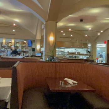 Oceano Bistro - Dinning Room - Seafood Near Me - Clayton, Missouri Oceano Bistro - Dinning Room - Seafood Near Me - Clayton, Missouri