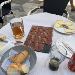 Columbus - Had to try the Manchego cheese. The carne is thinly sliced!