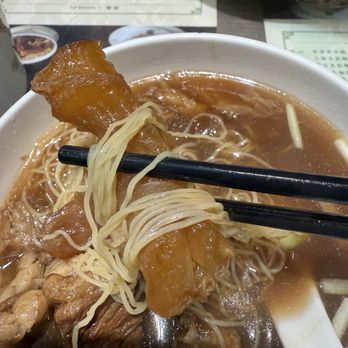 麥奀雲吞麵世家 - Beef Tendons and Wonton Noodles - Cantonese Near Me - Hong Kong, HK 麥奀雲吞麵世家 - Beef Tendons and Wonton Noodles - Cantonese Near Me - Hong Kong, HK