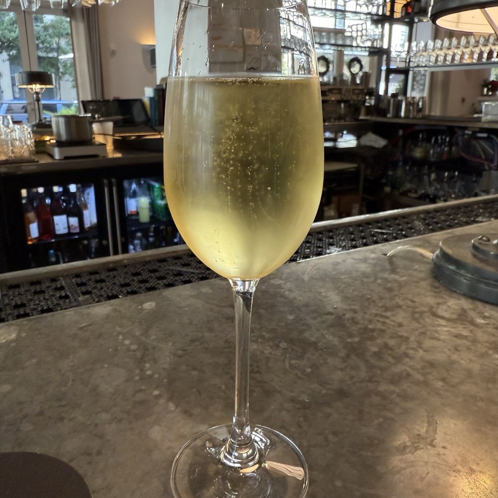 Sparkling Chardonnay (Trentino. Ferrari 'Perle' 2017) Sparkling Chardonnay (Trentino. Ferrari 'Perle' 2017)