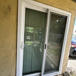 Sliding door glass replaced and functioning properly. Sliding door glass replaced and functioning properly.
