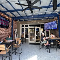 Dilworth Grille at Baxter - Front Entry way from Market St
