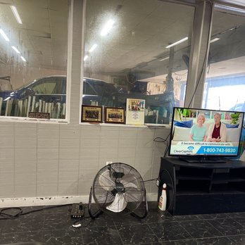 Windshield Express - Waiting area - Auto Glass Services Near Me - Richmond, Virginia Windshield Express - Waiting area - Auto Glass Services Near Me - Richmond, Virginia