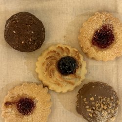 Salut Backwaren - Schokoladenbällchen und Cookies