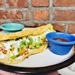 Quesadilla de tinga de pollo