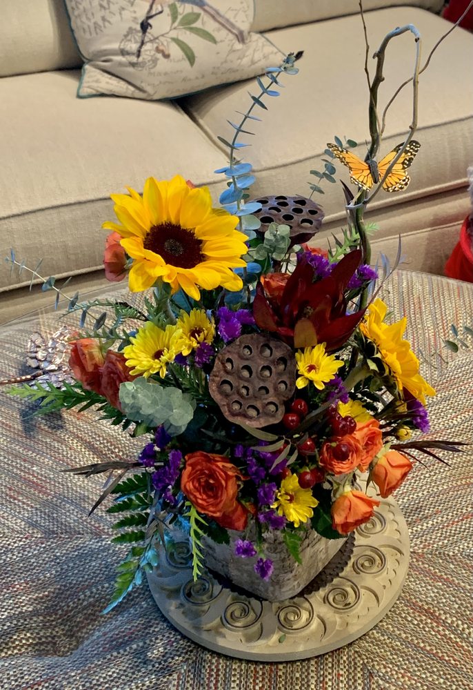 VILLAGE FLORIST Updated August 2024 638 S Main St, Jefferson, North