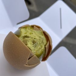 Pastelería Hofmann - Pistachio egg