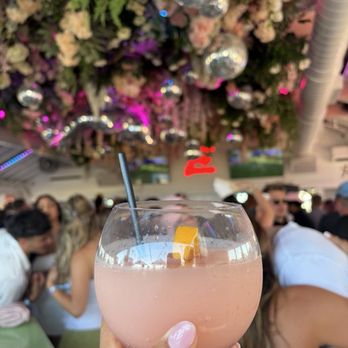 Bounce Beach Montauk - Frose - Bars Near Me - Montauk, New York