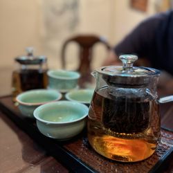Seven Cups - Naka Sun-Dried (Black Tea w/notes of chocolate) & Drunken Peach