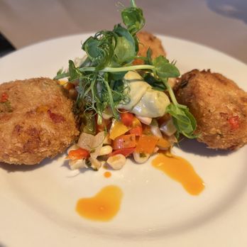 Tarpy's Roadhouse - Dungeness Crab Cakes - New American Near Me - Monterey, California Tarpy's Roadhouse - Dungeness Crab Cakes - New American Near Me - Monterey, California