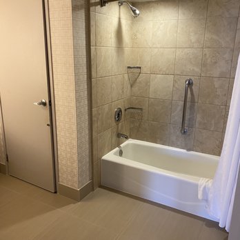 Hilton Del Mar Job Hotline - Spacious bathroom with very hot water : ) That's great when the room temperature is cool in the morning. - Hotels & Travel Near Me - Del Mar, California Hilton Del Mar Job Hotline - Spacious bathroom with very hot water : ) That's great when the room temperature is cool in the morning. - Hotels & Travel Near Me - Del Mar, California