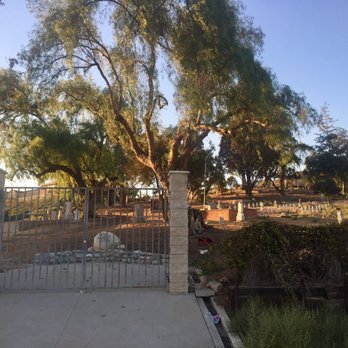 Fairmount Cementary - You can no longer access the cemetery, there is a no trespassing sign and a lock of the fence - Historical Tours Near Me - Azusa, California