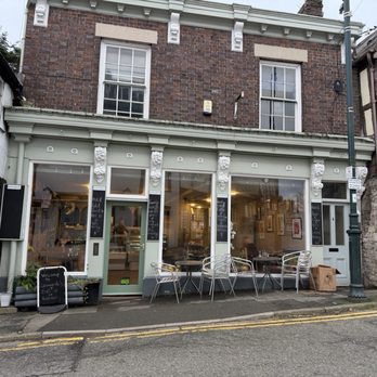 Leonardos - Outside building exterior and entrance - Delis Near Me - Ruthin, DEN