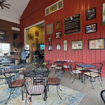 Maragas Winery - Wineries Near Me - Culver, Oregon