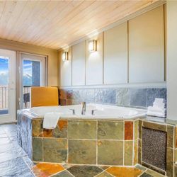 Days Inn Golden - Guest room bath