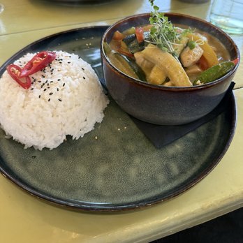 The Ivy Cottage - Thai green curry with jasmine rice. - Irish Near Me - Doolin, CE The Ivy Cottage - Thai green curry with jasmine rice. - Irish Near Me - Doolin, CE