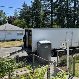 Moving truck