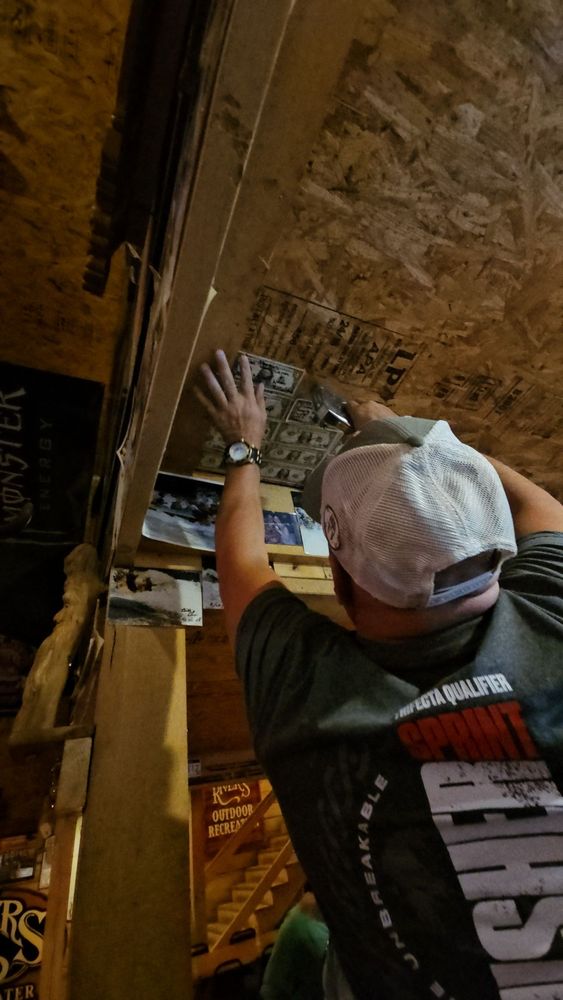 Red Dog River Saloon - equestrian in Oak Hill, WV