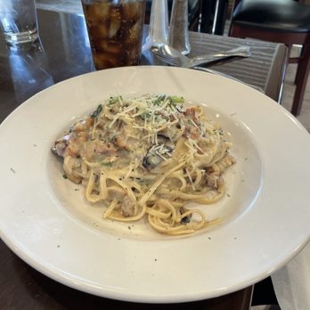 Luigi's at Westbury - Chicken Alfredo! - Pizza Near Me - Yukon, Oklahoma Luigi's at Westbury - Chicken Alfredo! - Pizza Near Me - Yukon, Oklahoma
