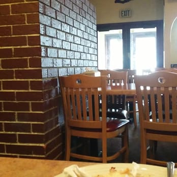 Willy's Pizzeria - Room was ok. Must have been an old Mexican reataurant at some time by the look of the ceiling and booths. - Pizza Near Me - Klamath Falls, Oregon